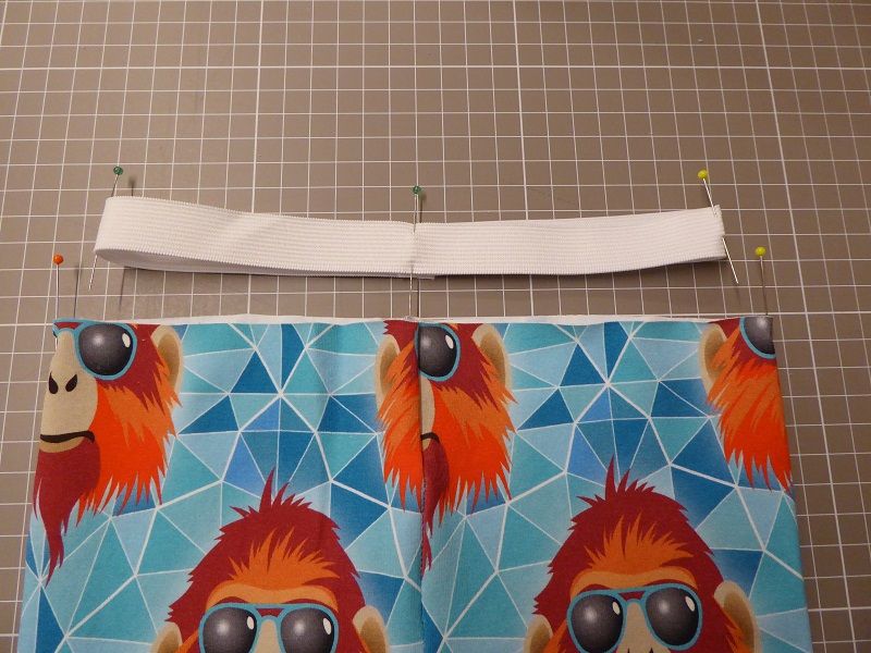 4_mark_pants_and_elastic.jpg 4_mark_pants_and_elastic.jpg