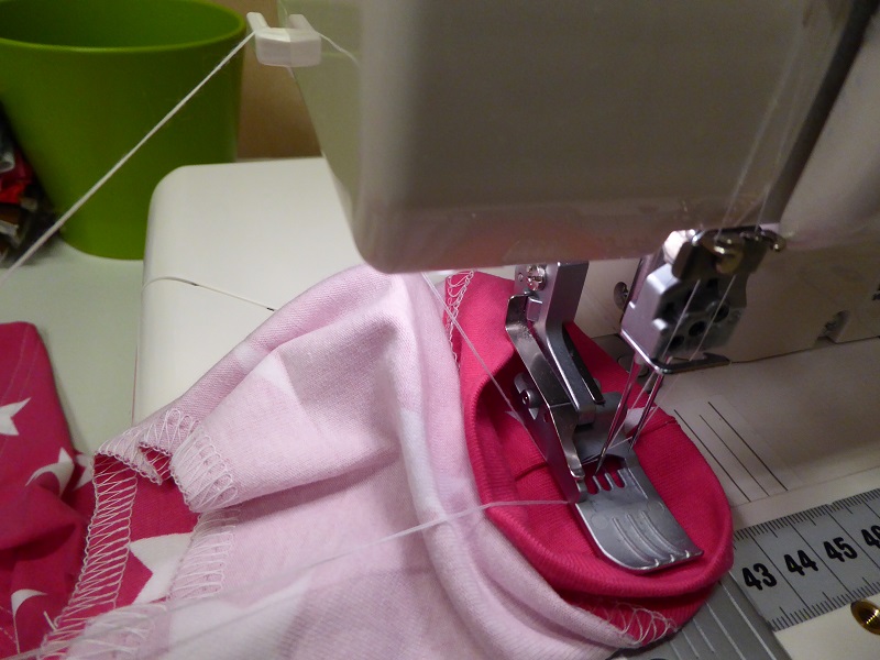 cutting_needle_threads_2.jpg cutting_needle_threads_2.jpg