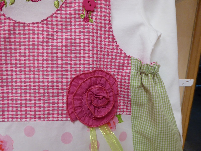 projects:ruche_flower_with_2.5_cm_wide_gathered_strip_of_fabric.jpg