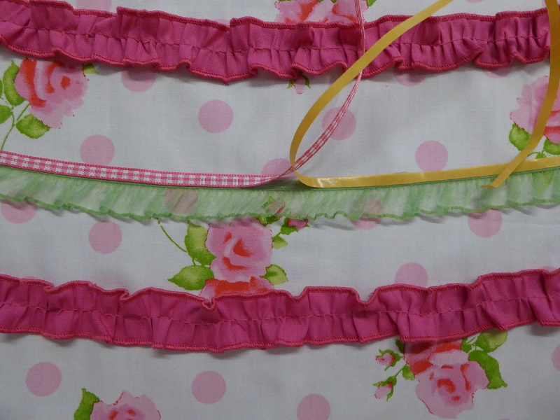 projects:using_a_2_needle_narrow_to_attach_ribbons_and_ruffles.jpg